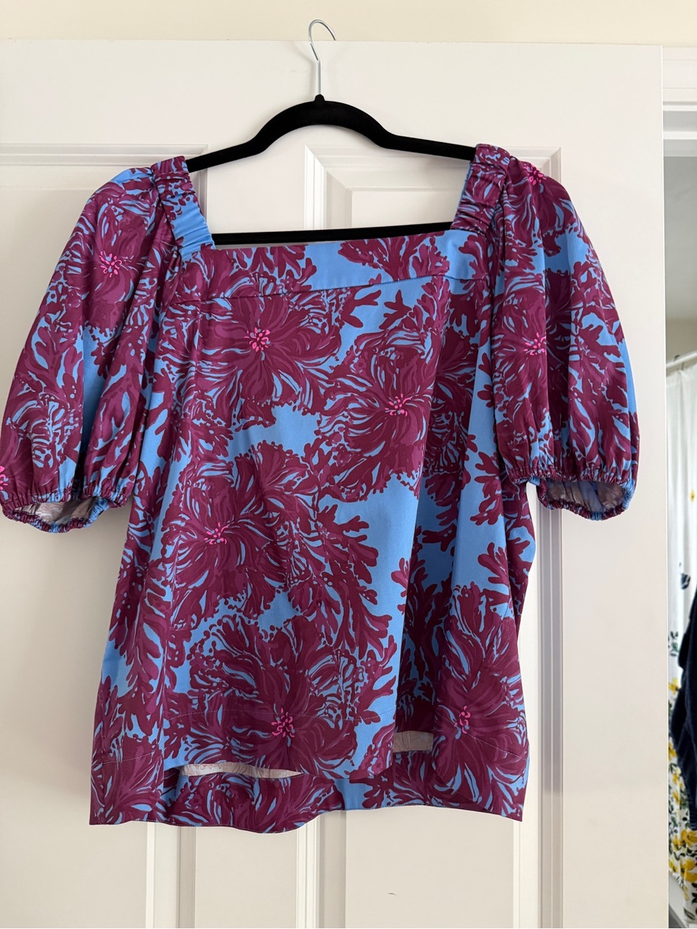 Lilly Pulitzer Blue & Magenta Floral Square-Neck Puff Sleeve Top